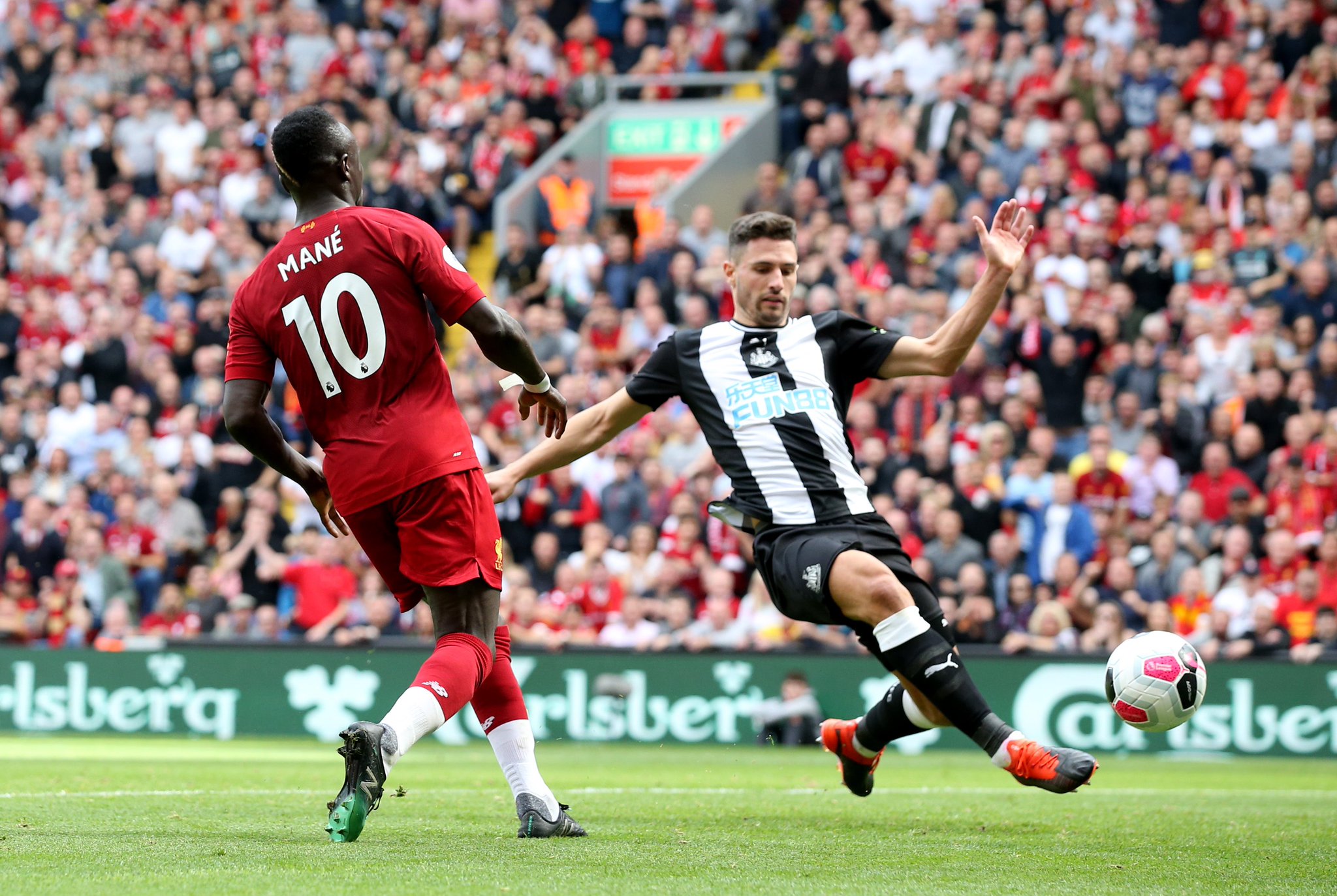 並且在壓力 並且在壓力